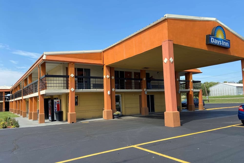 Days Inn by Wyndham Okmulgee featured exterior or lobby in Okmulgee, OK — similar hotel