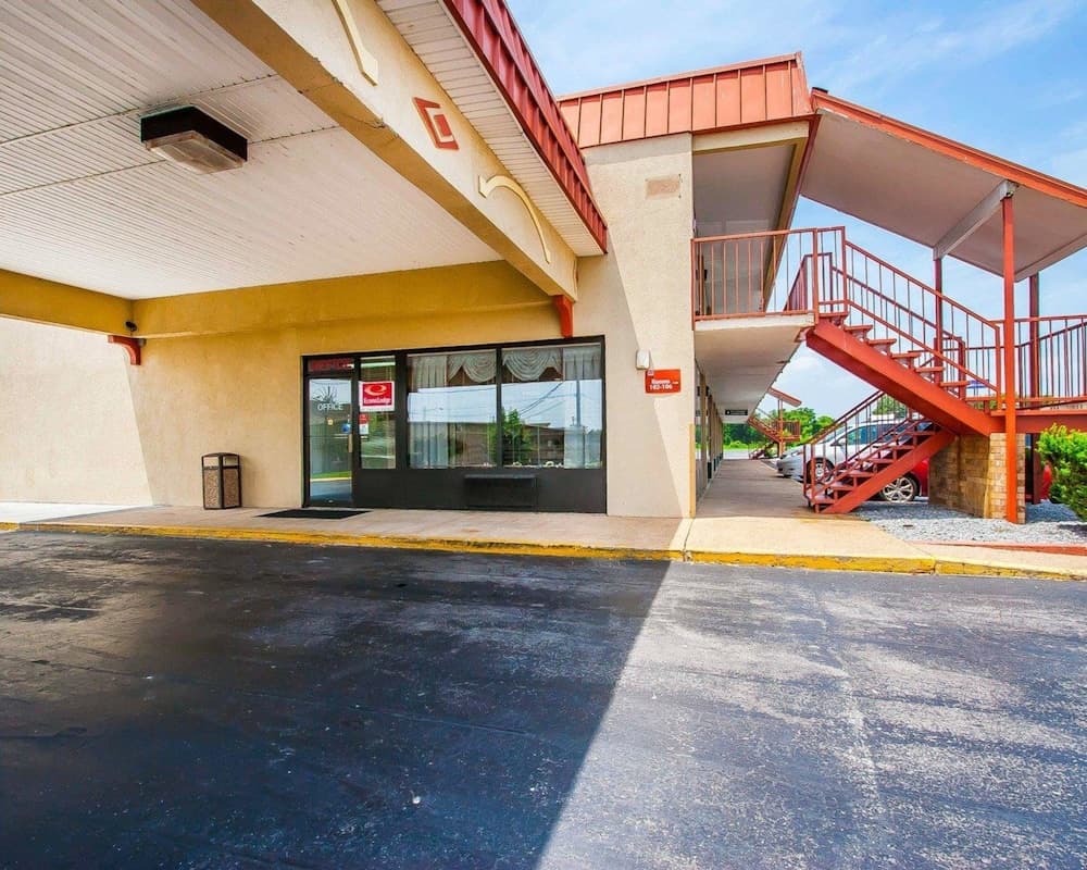 Econo Lodge Dyersburg I-155 featured exterior or lobby in Dyersburg, TN — similar hotel