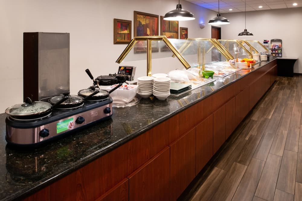 Holiday Inn Hotel & Suites Beaumont Plaza (I-10 & Walden) by IHG gallery photo in Beaumont, TX — image 38