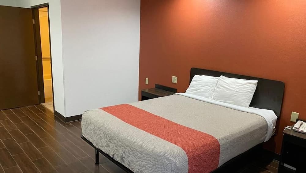 Relax Inn interior in Franklin, IN — gallery photo 2