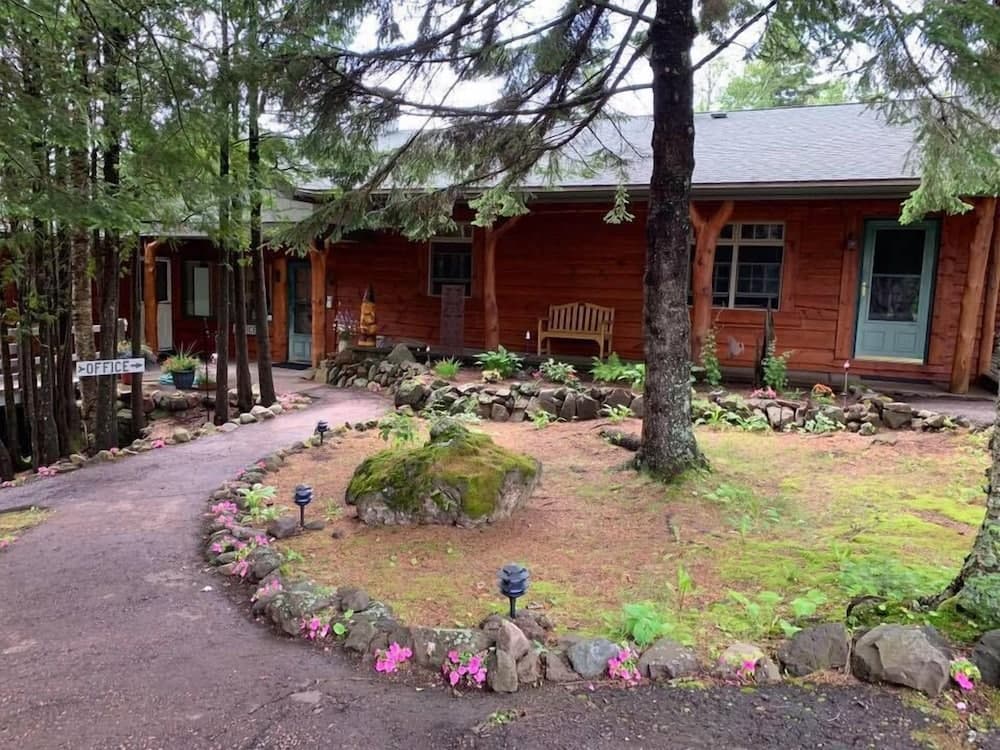 Thomsonite Beach Inn featured exterior or lobby in Grand Marais, MN — similar hotel