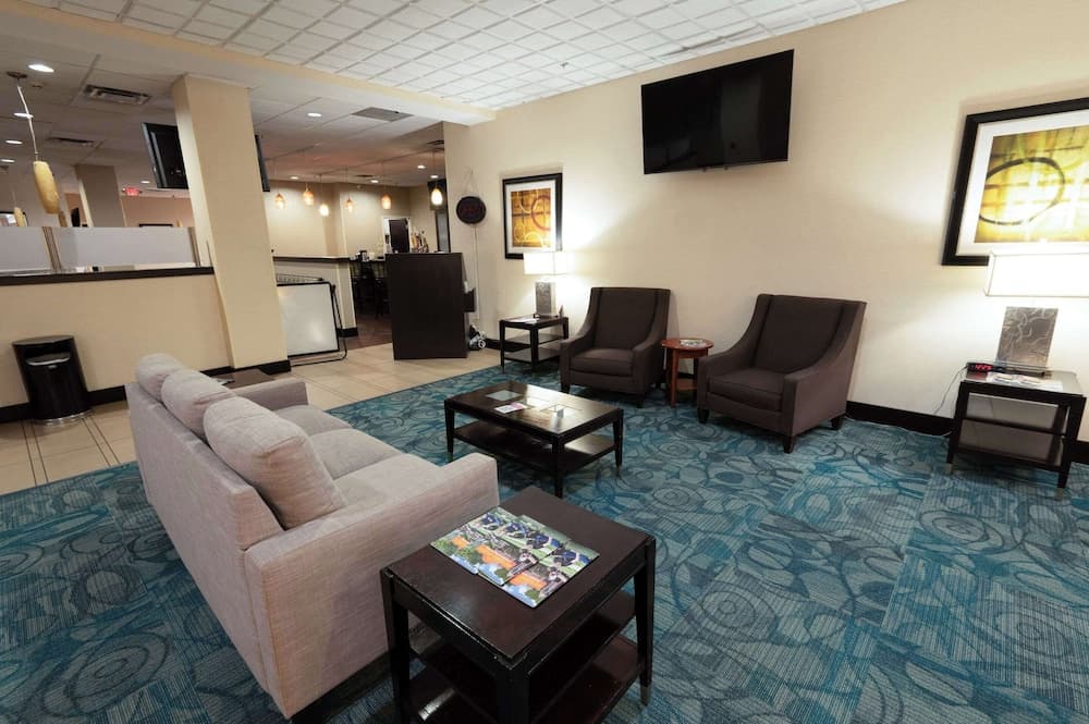 Quality Inn & Suites Downtown Mansfield property views in Mansfield, OH — gallery photo 3