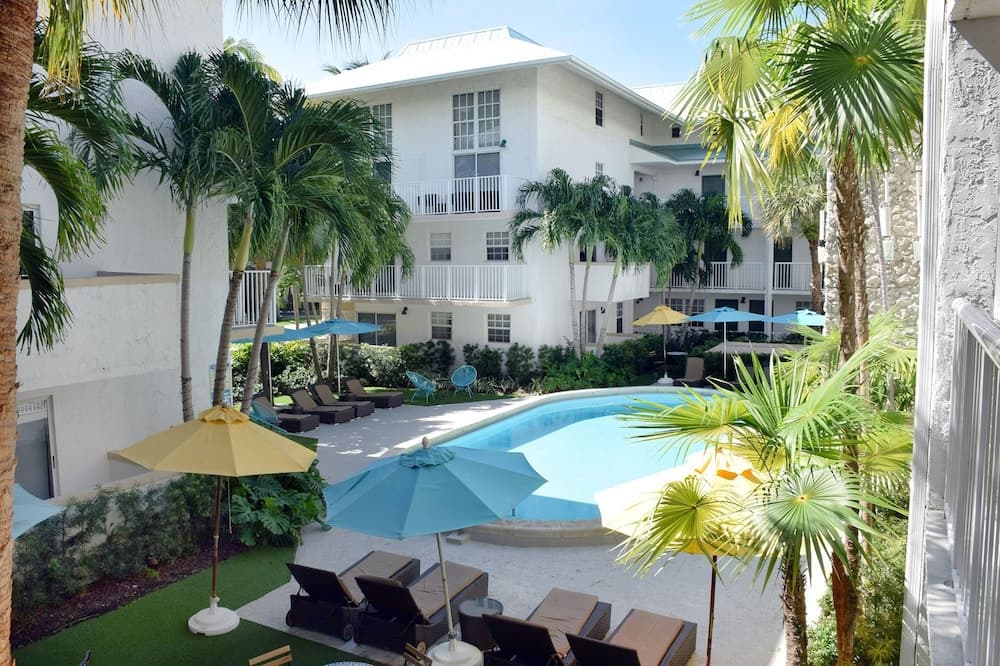 Coral Reef at Key Biscayne featured exterior or lobby in Key Biscayne, FL — similar hotel