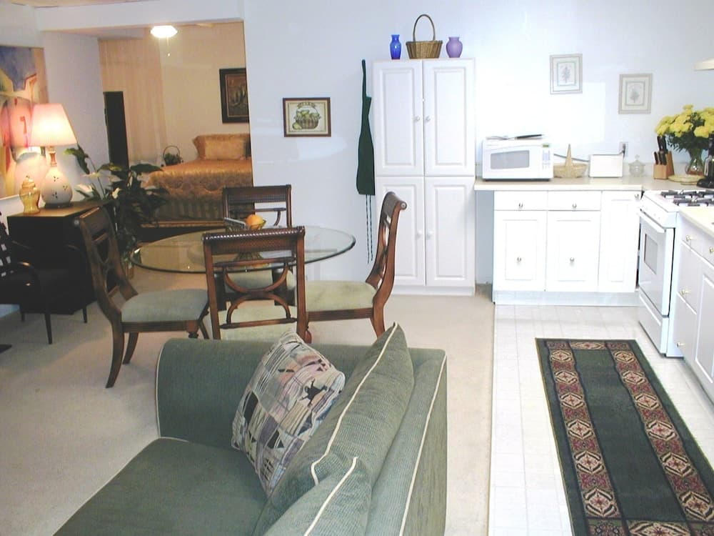 The Columbia Inn at Peralynna Manor gallery photo in Columbia, MD — image 106