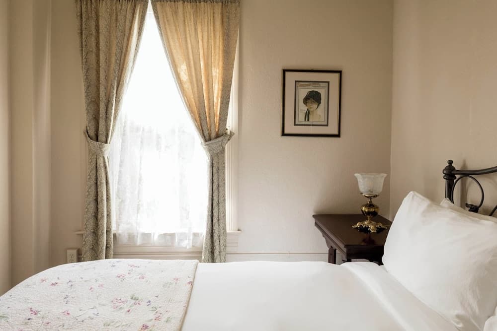 The Bishop Hotel property views in Port Townsend, WA — gallery photo 3
