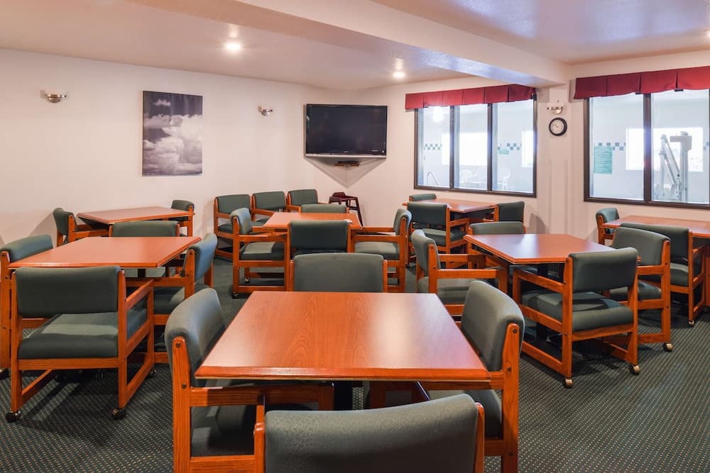 Travelodge Suites by Wyndham Newberg gallery photo in Newberg, OR — image 82