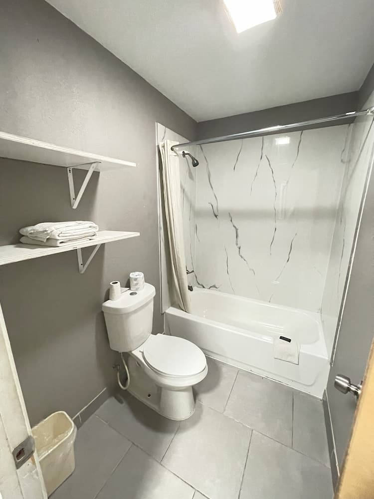Westerner Motel property views in Port Allen, LA — gallery photo 3