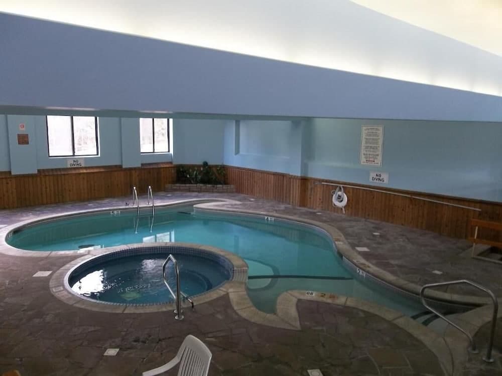 Carriage House Motor Inn interior in Lake Placid, NY — gallery photo 2
