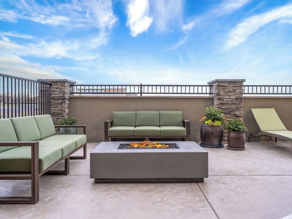 La Quinta Inn And Suites By Wyndham Lincoln gallery photo in Lincoln, CA — image 18