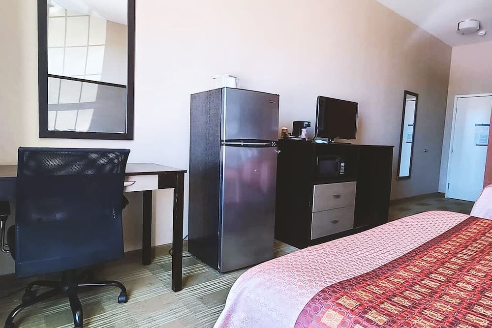 Cotulla Express Inn interior in Cotulla, TX — gallery photo 2