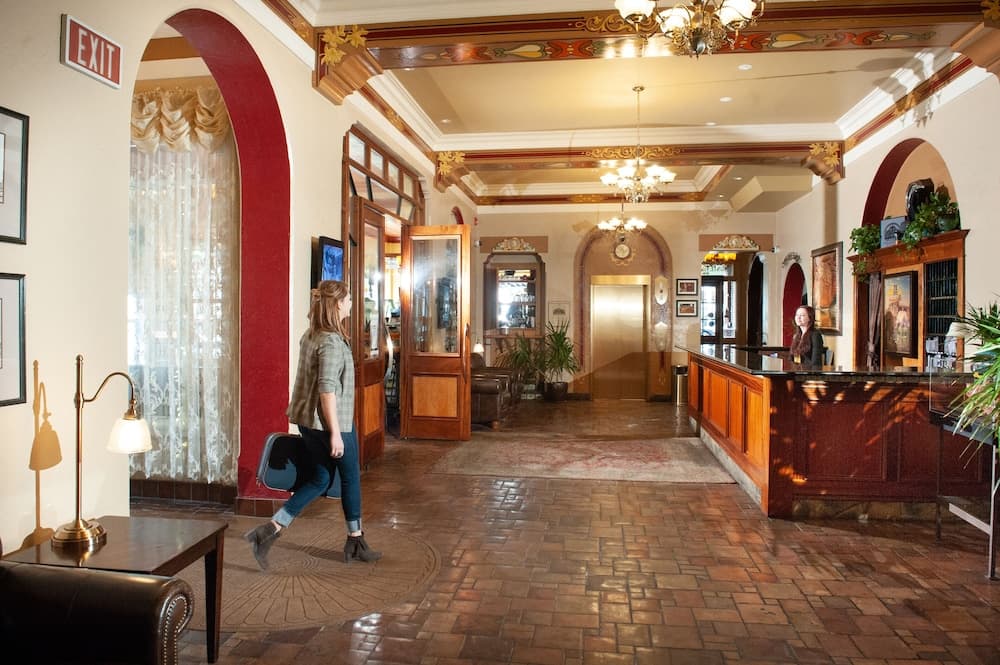 Hotel Monte Vista interior in Flagstaff, AZ — gallery photo 2