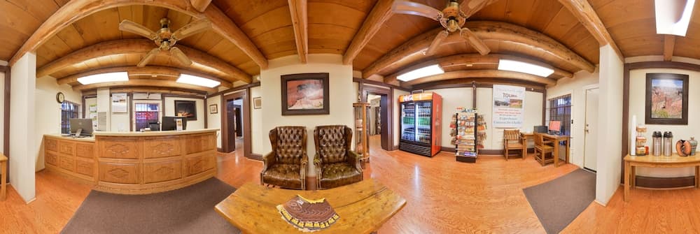 Thunderbird Lodge property views in Chinle, AZ — gallery photo 3