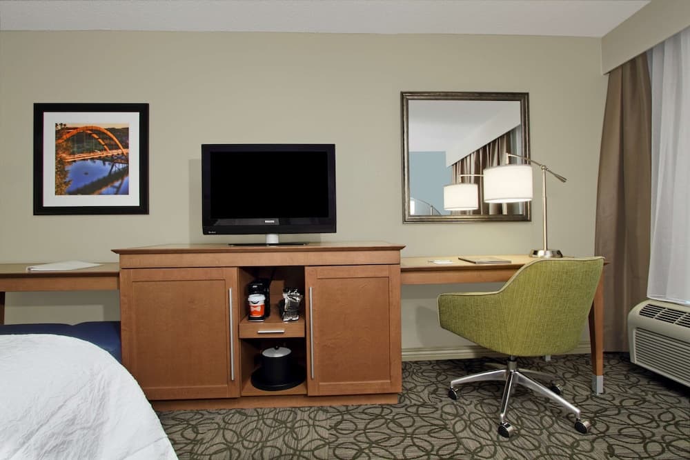 Hampton Inn Austin/Airport Area South interior in Austin, TX — gallery photo 2