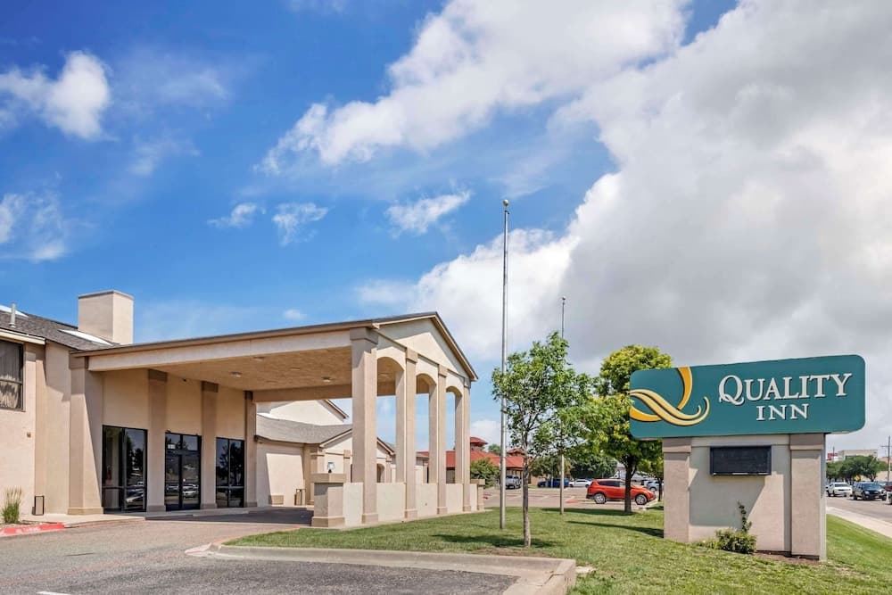 Quality Inn Amarillo West near Medical Center property views in Amarillo, TX — gallery photo 3