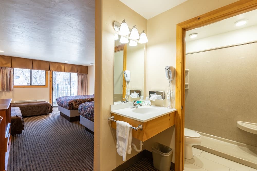 Rabbit Ears Motel interior in Steamboat Springs, CO — gallery photo 2