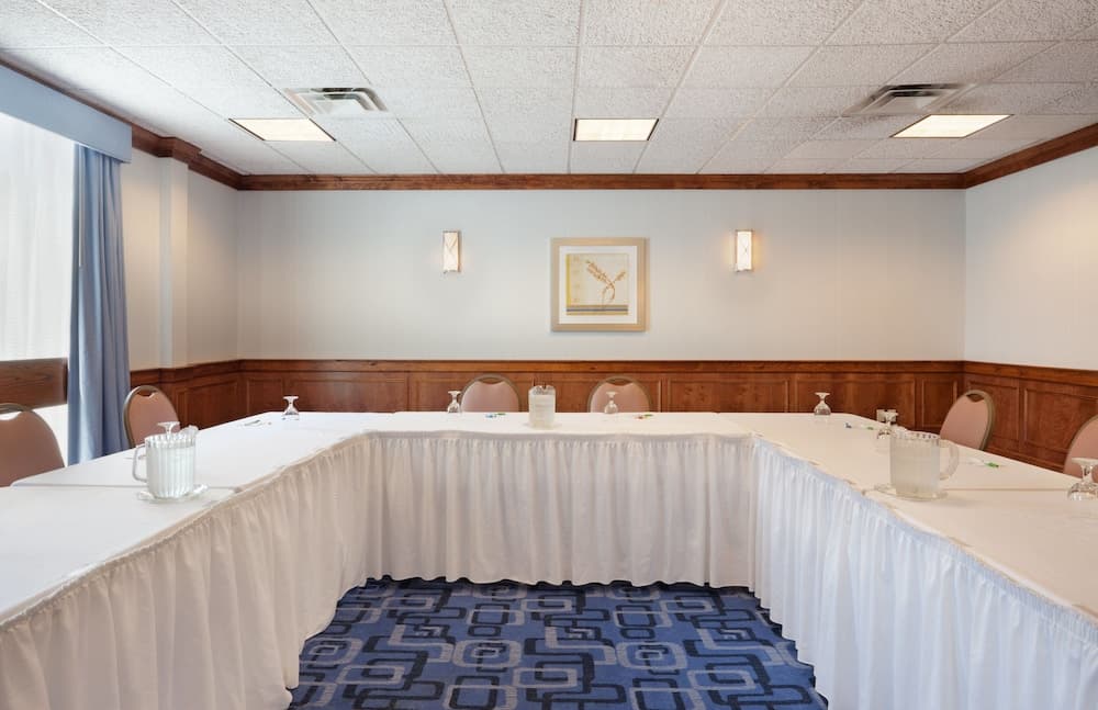 Iris Hotel Cape Cod gallery photo in Falmouth, MA — image 71