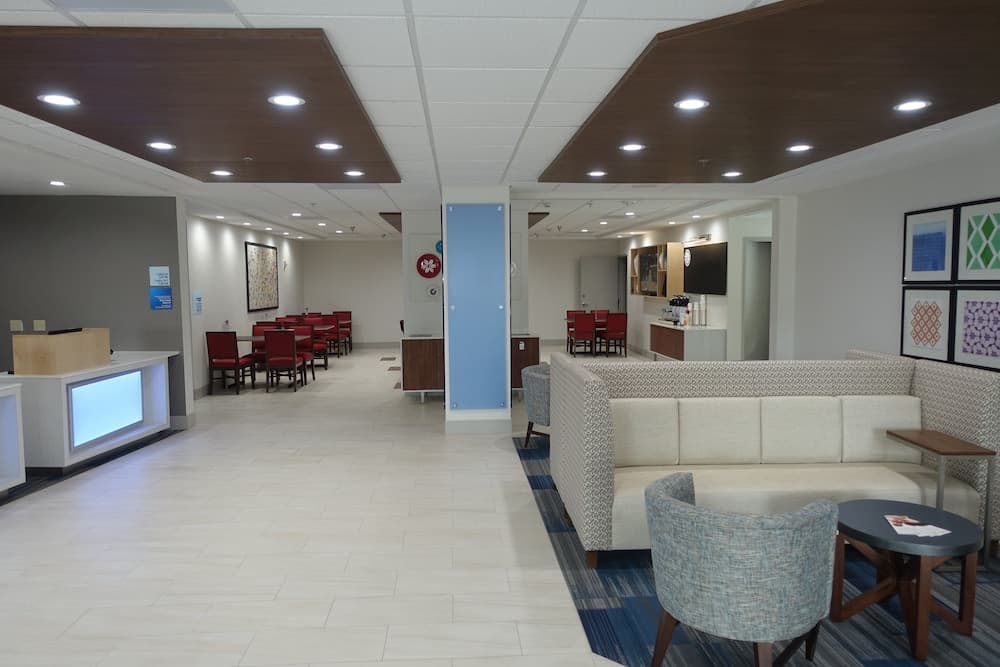 Holiday Inn Express & Suites Brentwood by IHG interior in Brentwood, CA — gallery photo 2