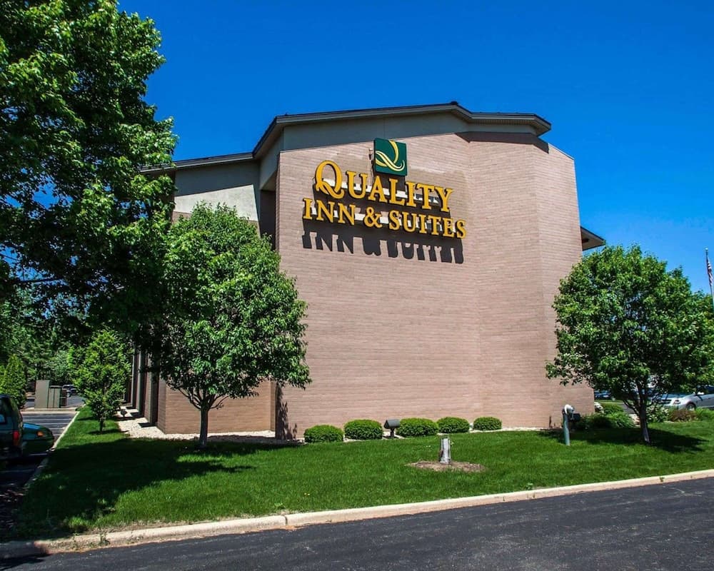 Quality Inn & Suites Peoria North featured exterior or lobby in Peoria, IL — similar hotel
