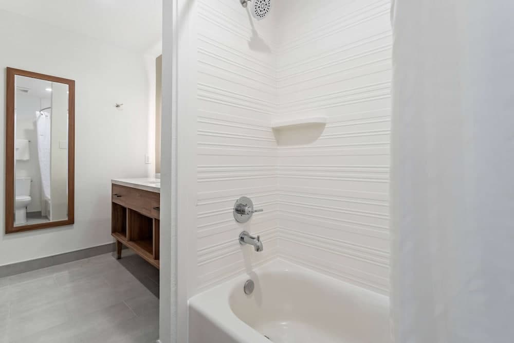 Baymont by Wyndham Beaumont gallery photo in Beaumont, TX — image 23