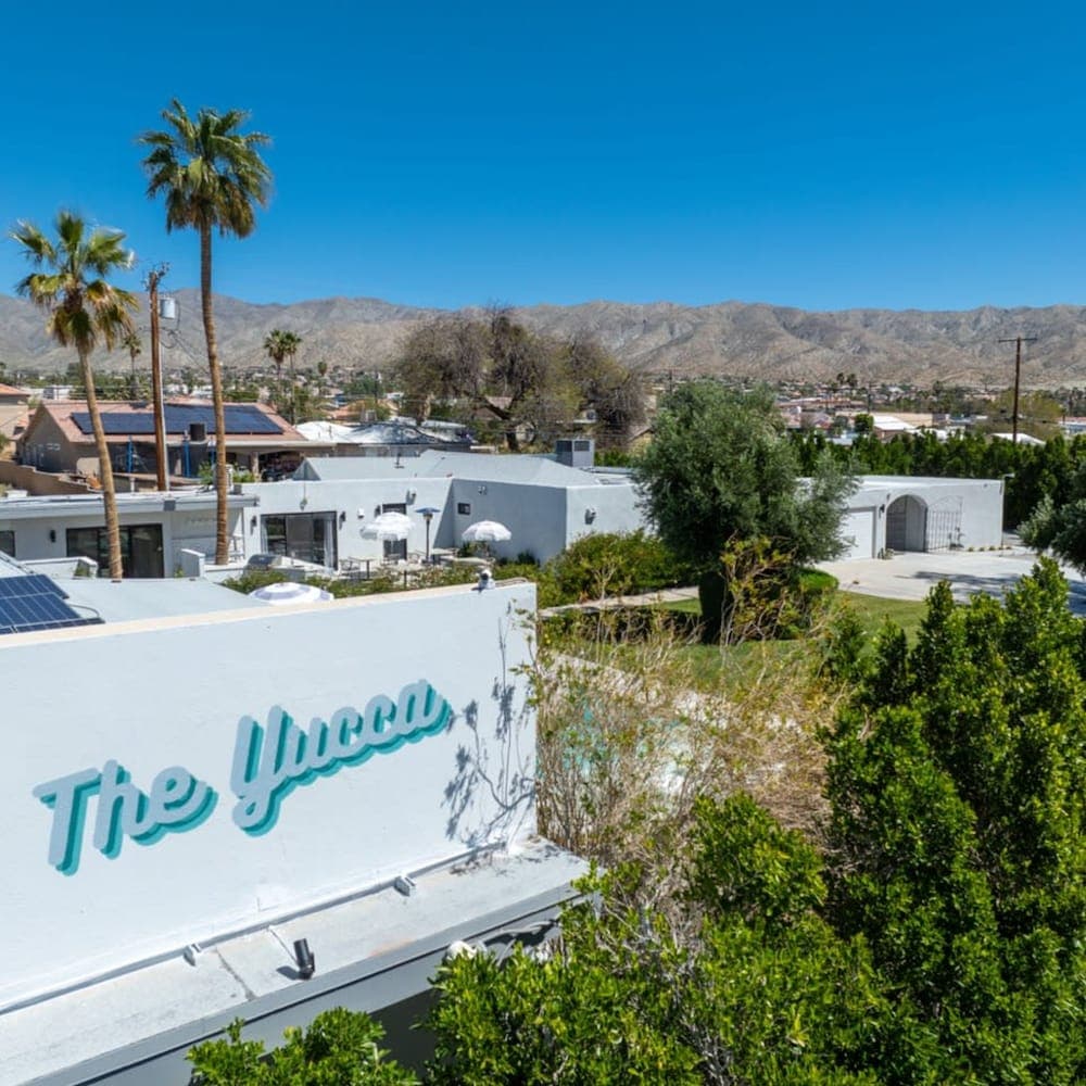 King Deluxe Room — hotel in Desert Hot Springs, California