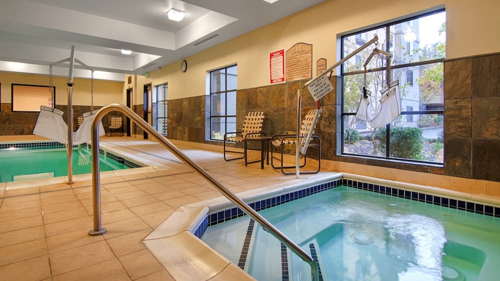 Grand Hotel at Bridgeport property views in Tigard, OR — gallery photo 3