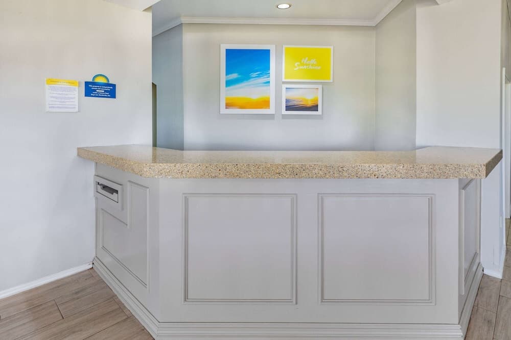 Days Inn & Suites by Wyndham Huntsville interior in Huntsville, TX — gallery photo 2