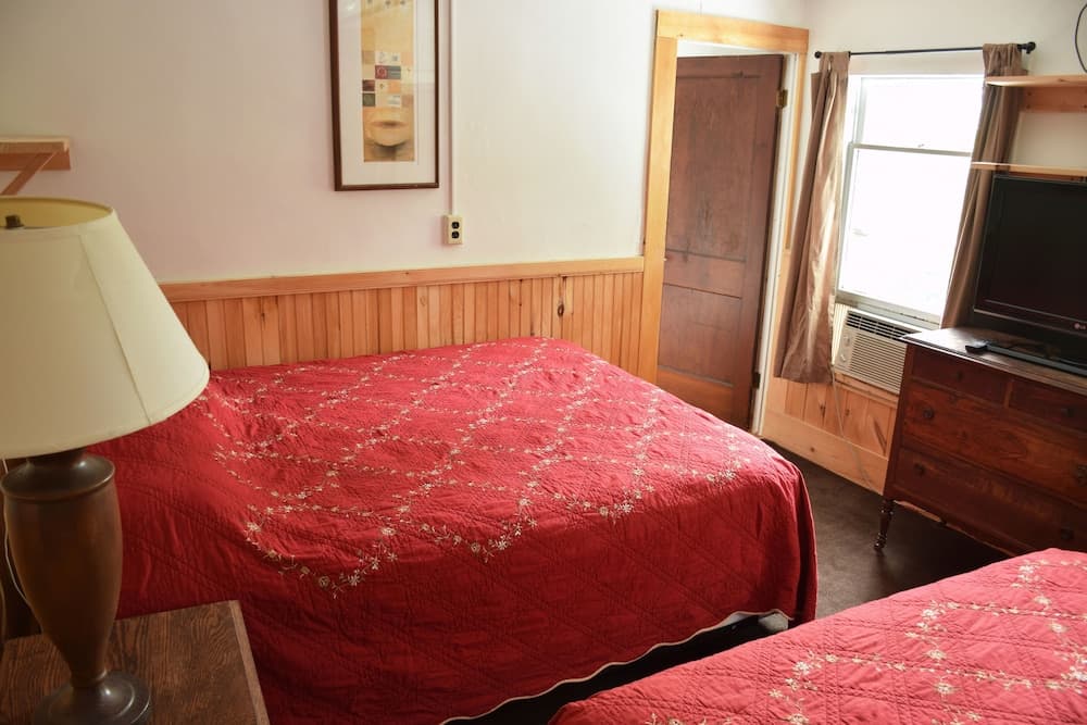 The Baseball Hotel gallery photo in Richfield Springs, NY — image 143