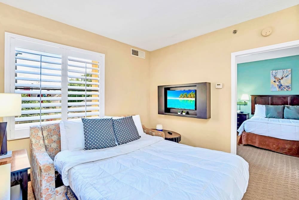 Condo Near Universal Studios With Pool , Hot Tub interior in Orlando, FL — gallery photo 2