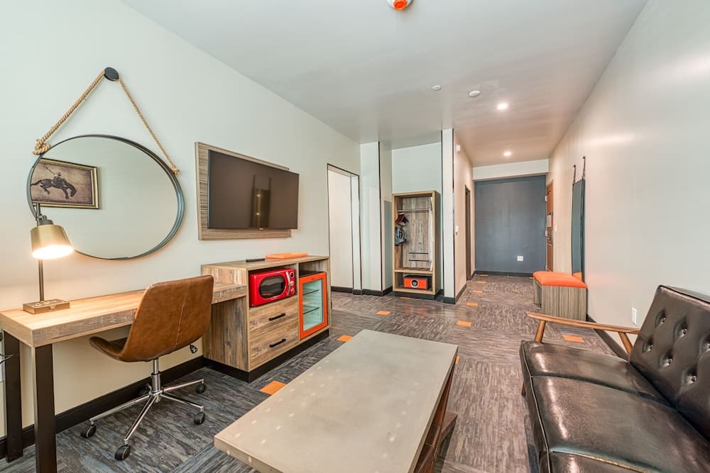 Hotel Lexen - Newhall gallery photo in Newhall, CA — image 66