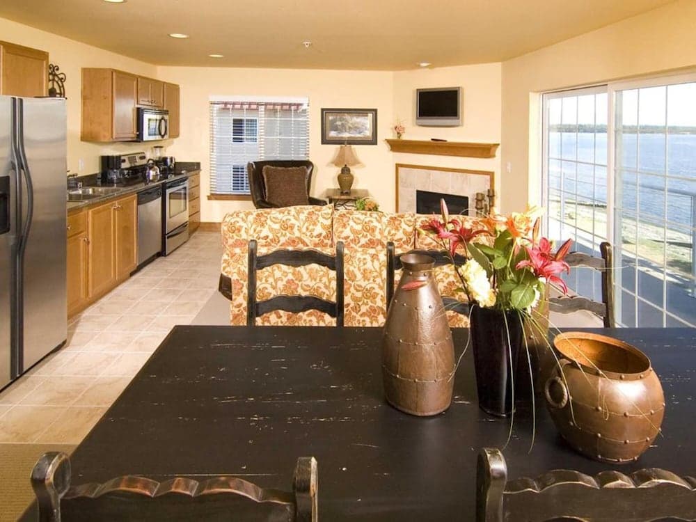 Sandcastle at Birch Bay interior in Blaine, WA — gallery photo 2