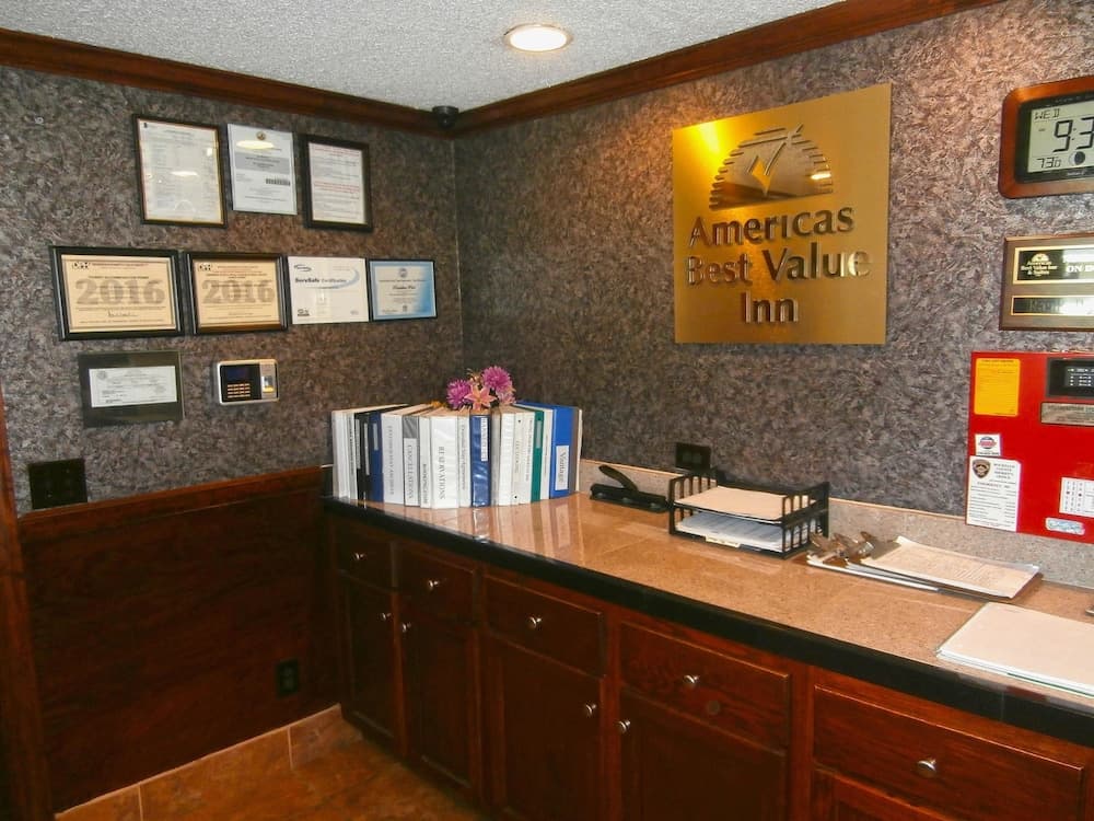 Americas Best Value Inn Conyer interior in Conyers, GA — gallery photo 2