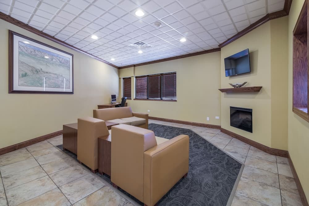 Badlands Inn & Suites interior in Dickinson, ND — gallery photo 2