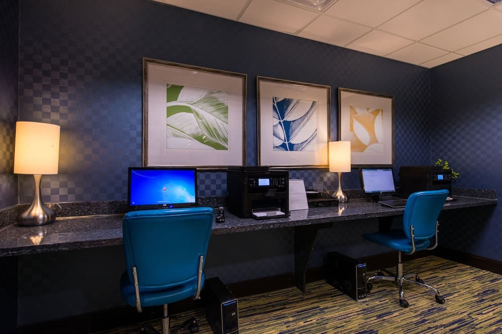 Holiday Inn Express Hotel and Suites Scranton by IHG gallery photo in Scranton, PA — image 17