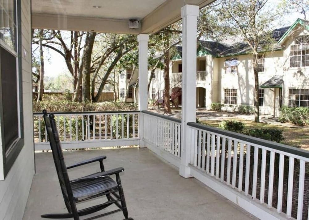 Tropical Enchanted Oaks Villa property views in Kissimmee, FL — gallery photo 3