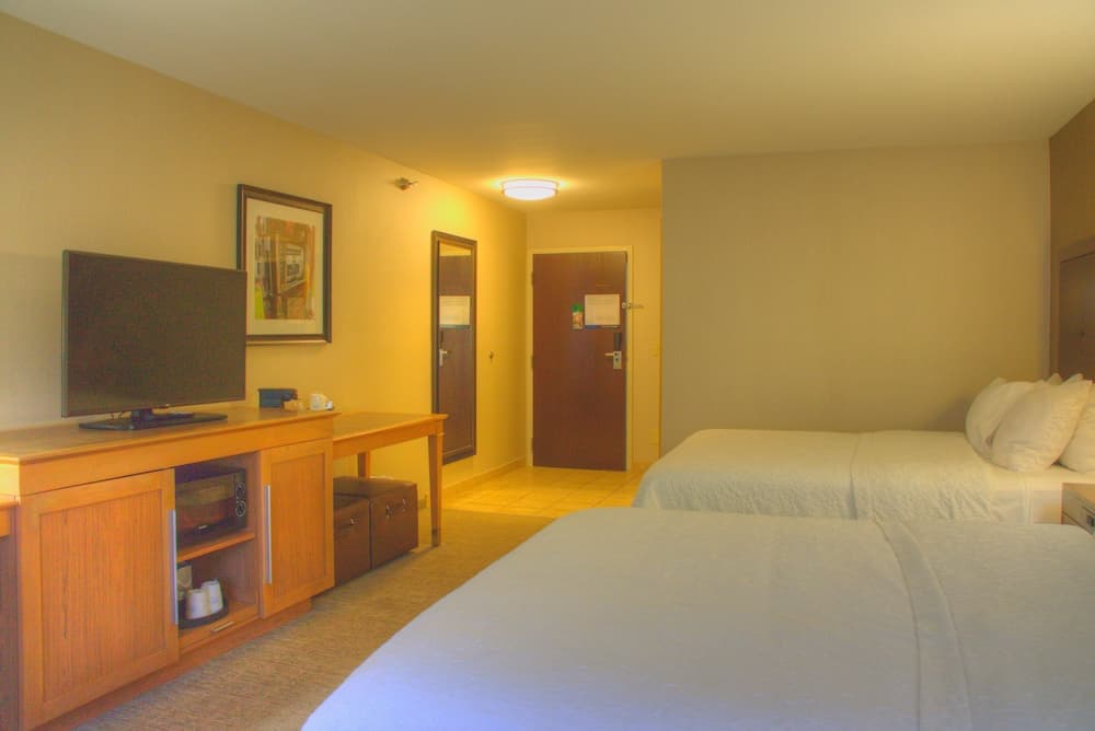 Wingate by Wyndham Steubenville interior in Steubenville, OH — gallery photo 2