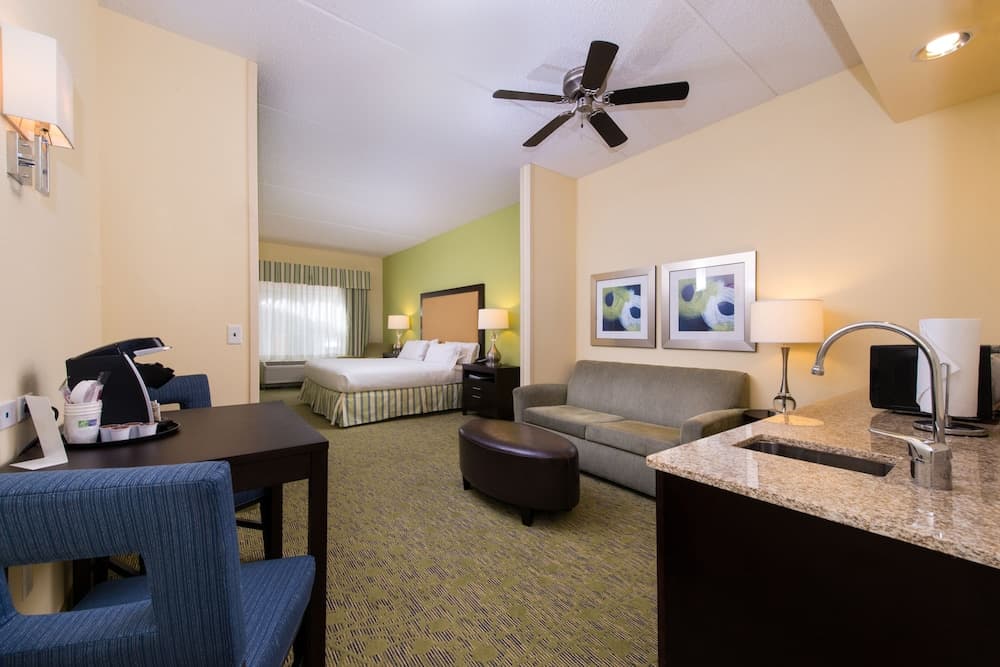 Holiday Inn Express Hotel and Suites Scranton by IHG gallery photo in Scranton, PA — image 63