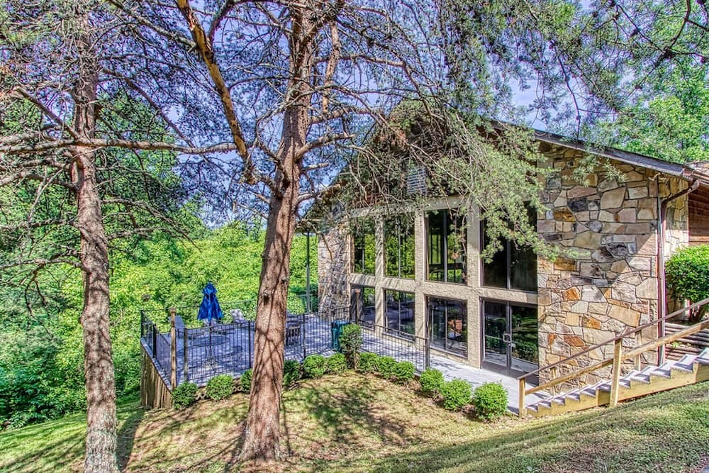 Pinecrest Townhomes-1K2Q- Renovated featured exterior or lobby in Pigeon Forge, TN — similar hotel