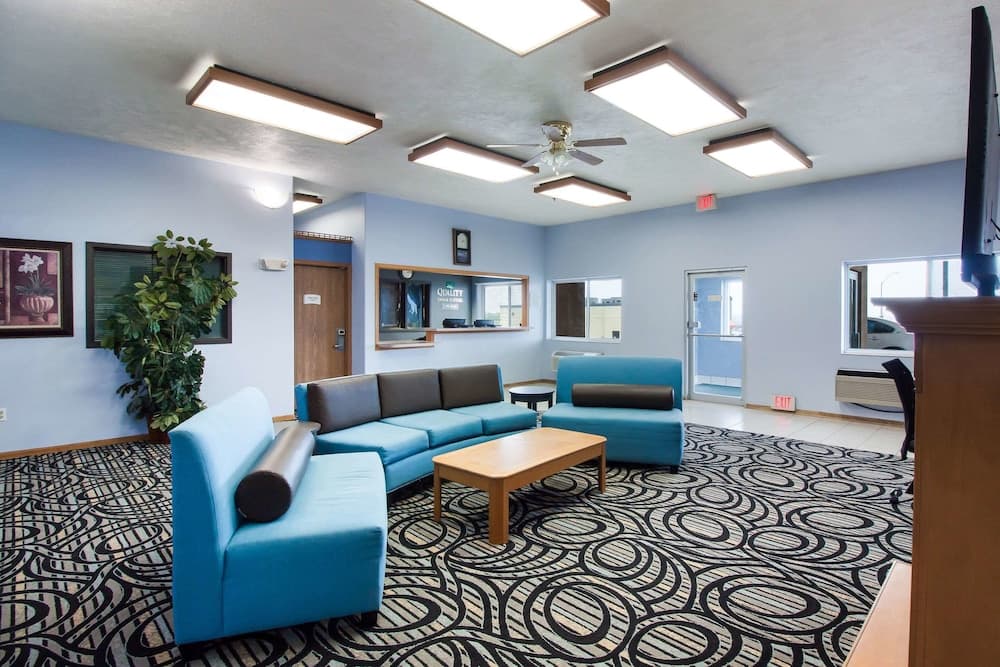Quality Inn & Suites McCook interior in McCook, NE — gallery photo 2
