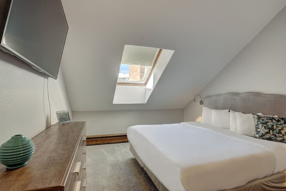 4br Renovated - Sleeps 12- Downtown Breck by RedAwning property views in Breckenridge, CO — gallery photo 3