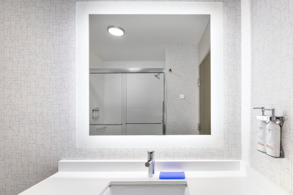 Holiday Inn Express & Suites Phoenix East - Gilbert by IHG gallery photo in Gilbert, AZ — image 34