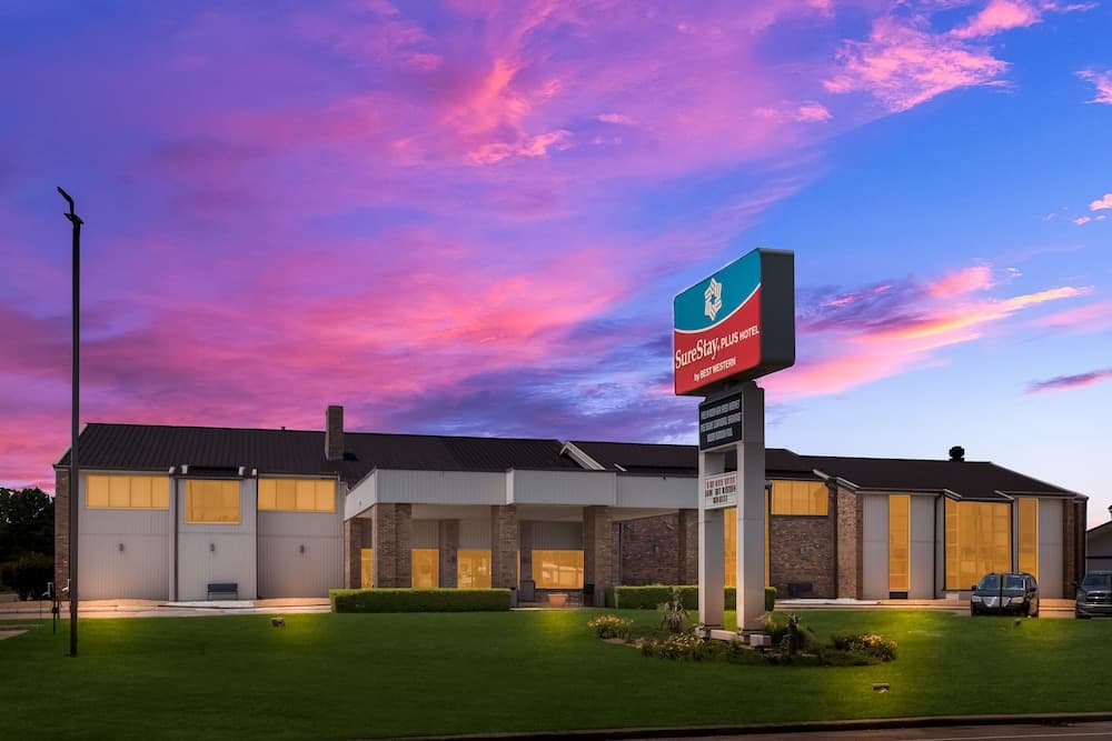 SureStay Plus Hotel by Best Western Greenwood featured exterior or lobby in Greenwood, MS — similar hotel
