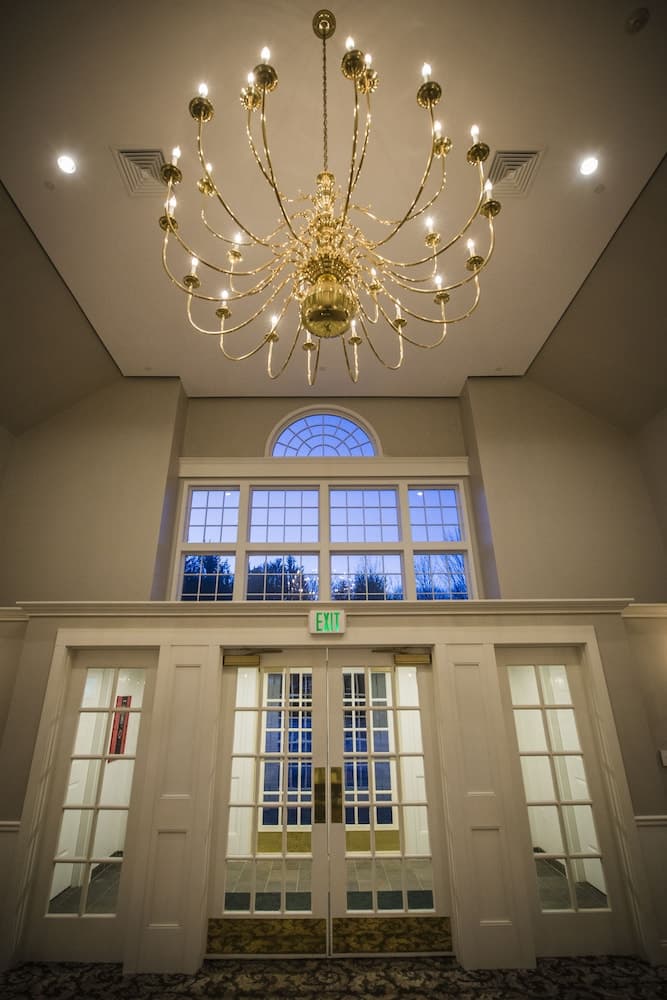 Chocksett Inn and Restaurant interior in Sterling — gallery photo 2