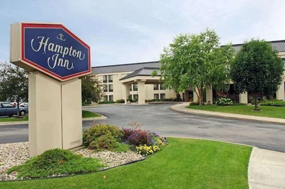 Hampton Inn Lacrosse/Onalaska featured exterior or lobby in Onalaska, WI — similar hotel