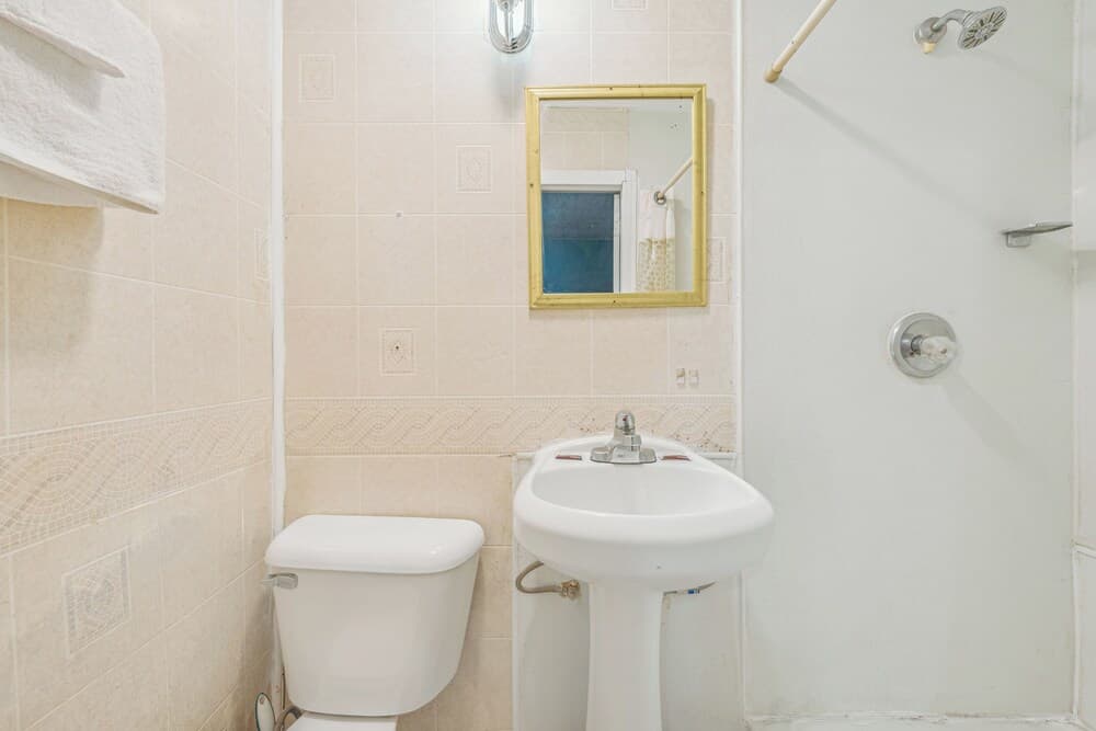 Flint Motel by OYO MI Near I-475 gallery photo in Flint, MI — image 19