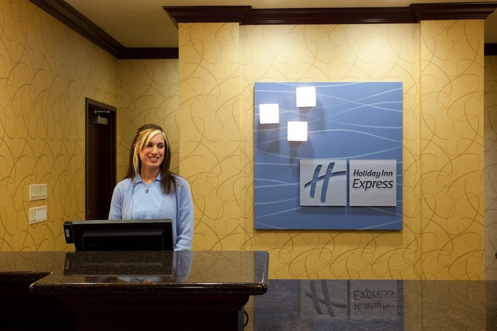 Holiday Inn Express & Suites Frazier Park by IHG interior in Lebec, CA — gallery photo 2