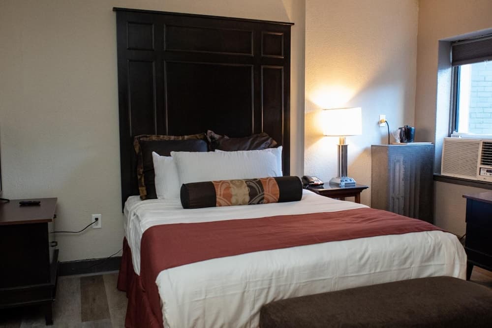 Hotel Chataura gallery photo in Dearborn, MI — image 9