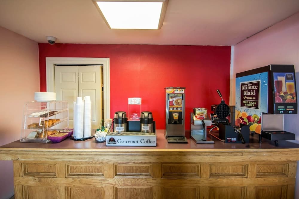 Econo Lodge Hornell interior in Hornell, NY — gallery photo 2