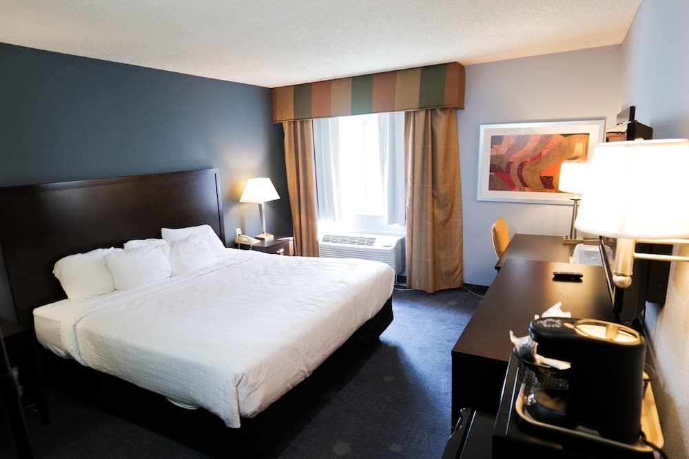 Baymont by Wyndham Flint Airport North gallery photo in Flint, MI — image 38