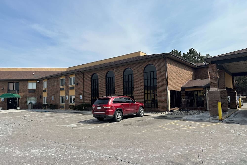 Baymont by Wyndham Flint Airport North featured exterior or lobby in Flint, MI — similar hotel