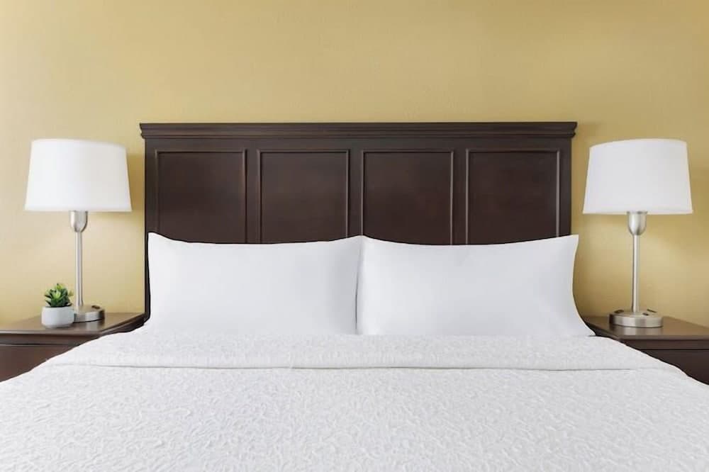 Countryside Inn and Suites interior in Jackson, MI — gallery photo 2